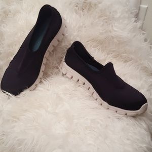 Sketchers black slip on shoes